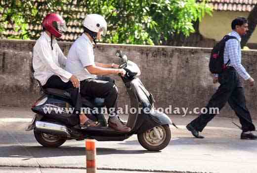  helmetless pillion-riders in Mangaluru 1